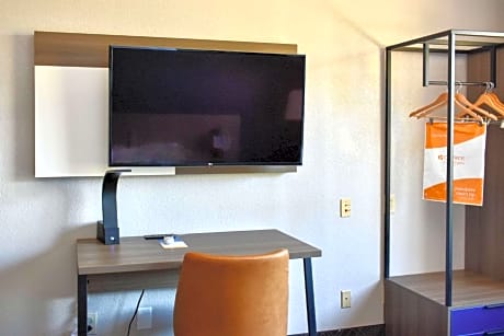 King Room - Accessible/Non-Smoking
