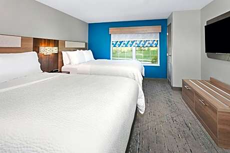 2 Queen Beds Suite with Sofa Bed