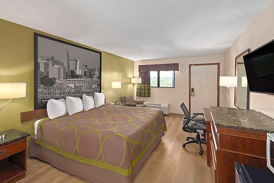 Super 8 by Wyndham Fort Mitchell Cincinnati Area