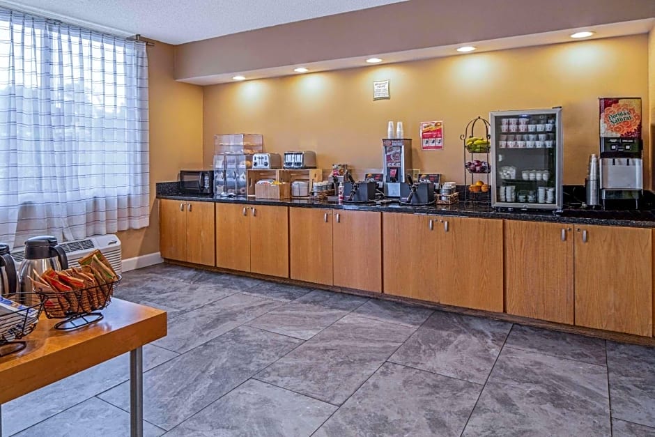 La Quinta Inn & Suites by Wyndham Naples Downtown