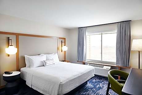 King Room with Roll-In Shower - Mobility and Hearing Accessible