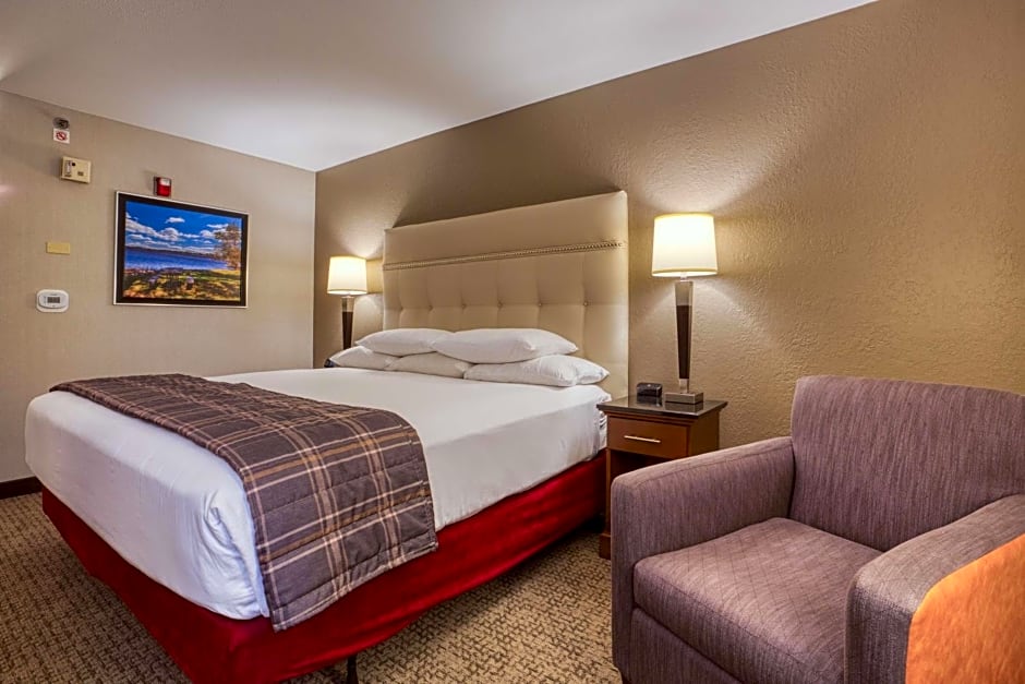 Drury Inn & Suites St. Louis Fairview Heights