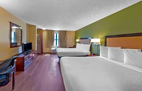 Studio with 2 Queen Beds - Non-Smoking