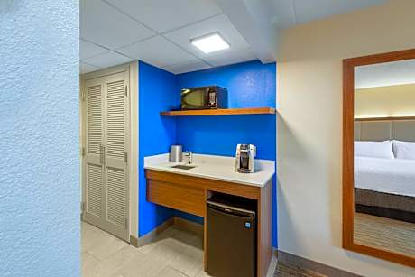Standard King Room with Accessible Tub - Mobility Access