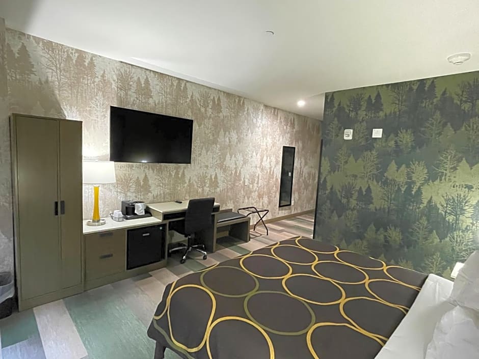Super 8 by Wyndham Bronx Near Botanical Garden