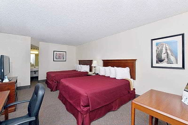 Ramada By Wyndham Mesa-Mezona Hotel