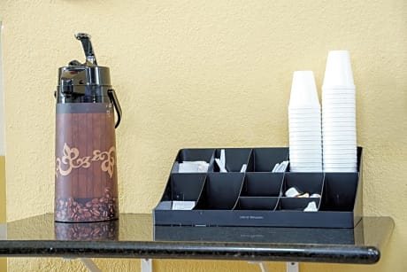 Americas Best Value Inn - Wichita West / Airport - Alojamientos en WICHITA