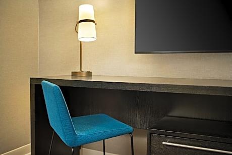 One-Bedroom King Suite with Atrium View and Adapted Tub - Mobility and Hearing Accessible