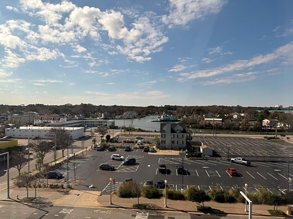 Moxy Virginia Beach Oceanfront