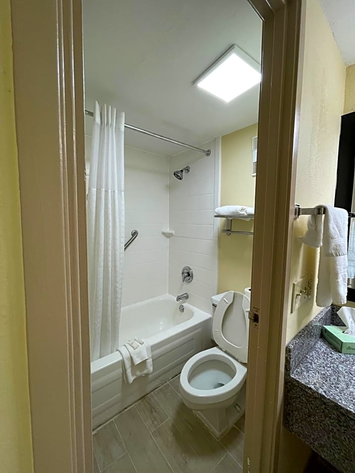 La Quinta Inn & Suites by Wyndham Indianapolis Airport Lynhurst