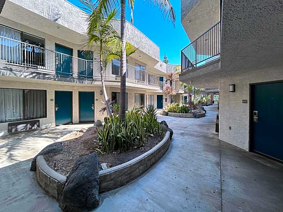 Studio 6 Suites Gardena, CA