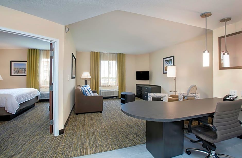 Candlewood Suites Miami Executive Airport - Kendall