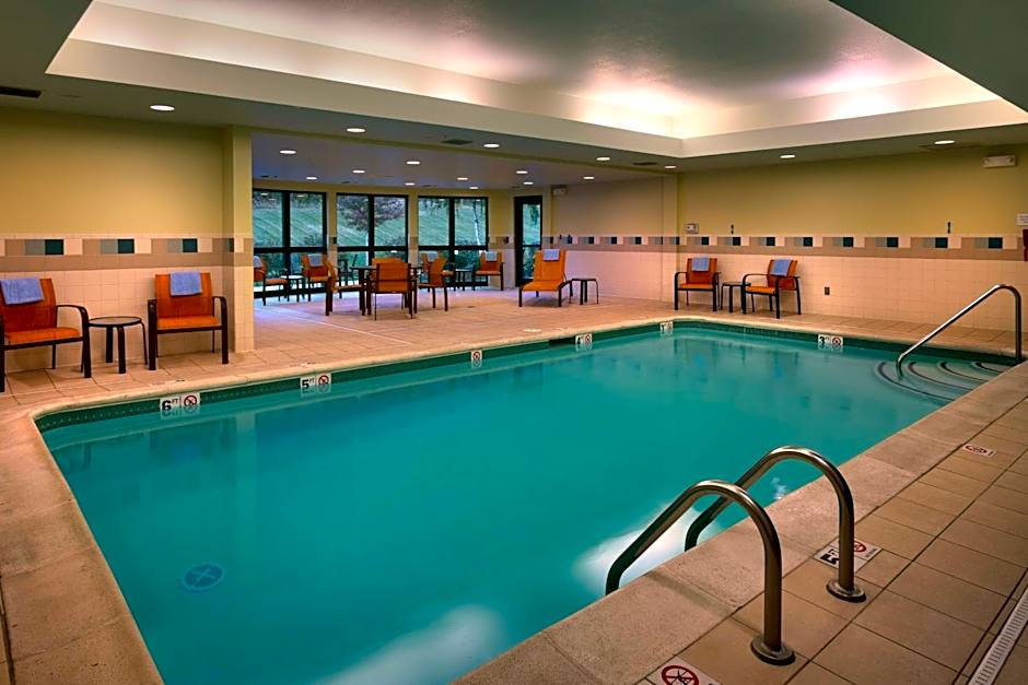 Courtyard by Marriott Kansas City Shawnee