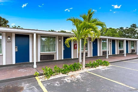 Travelodge by Wyndham Kissimmee Orlando