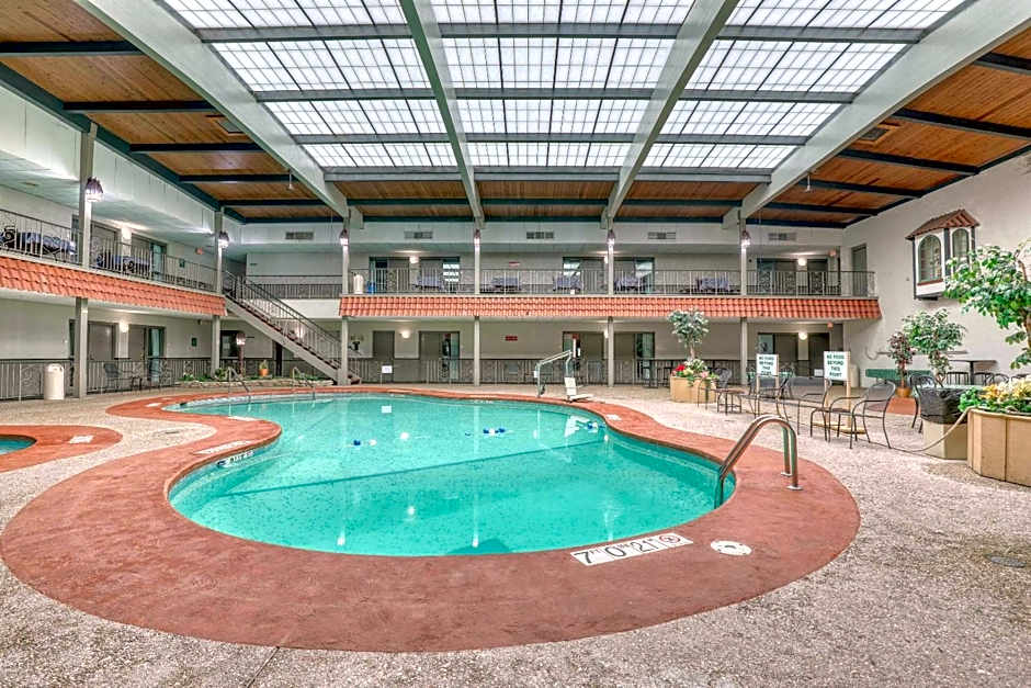 Quality Inn & Suites Downtown