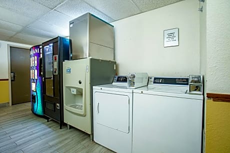 Americas Best Value Inn - Wichita West / Airport - Alojamientos en WICHITA
