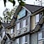 Econo Lodge Inn & Suites