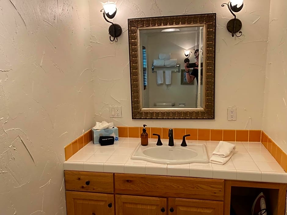 Old Ranch Inn - Adults Only 21 & Up
