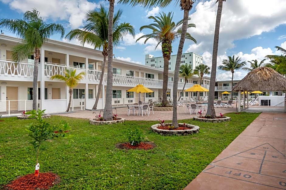 Downtown Hollywood Gardens Inn & Suites