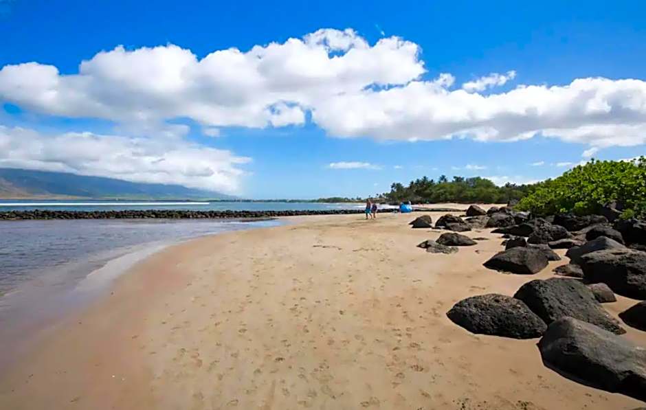 3mins Walk to Beach! Laundry, Pool, Hot Tub & More