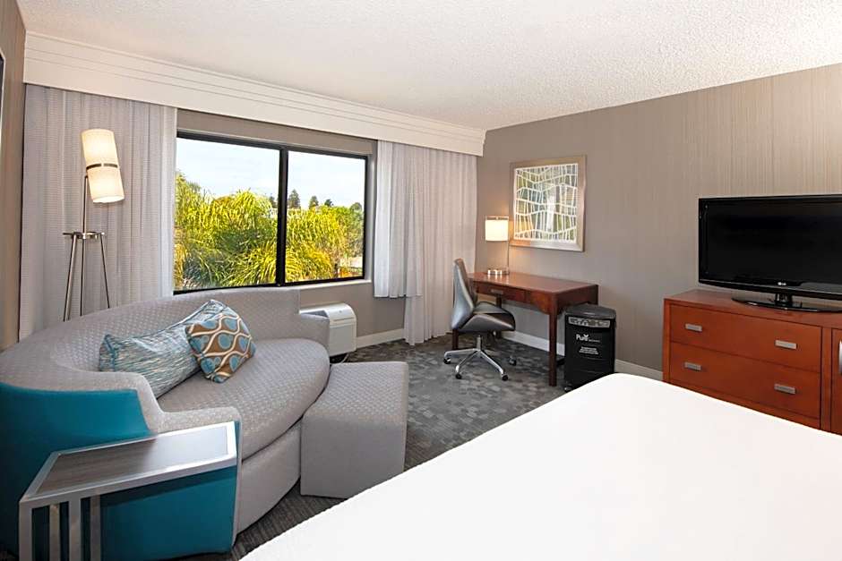 Courtyard by Marriott Oakland Airport