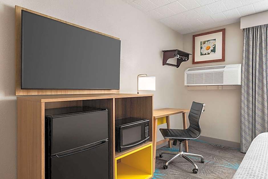 Days Hotel by Wyndham Allentown Airport / Lehigh Valley