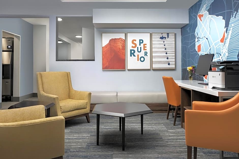 Holiday Inn Express & Suites Superior