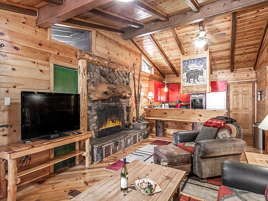 Big Bear, 3 Bedrooms, Stone Fireplace, Midtown, Sleeps 8