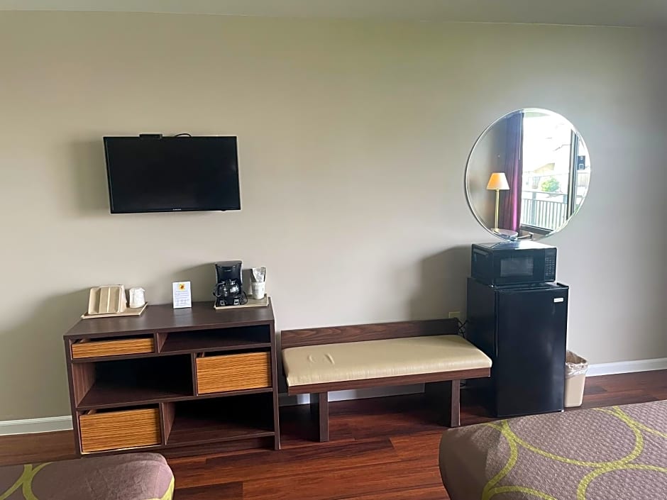 Super 8 by Wyndham Valdosta Mall