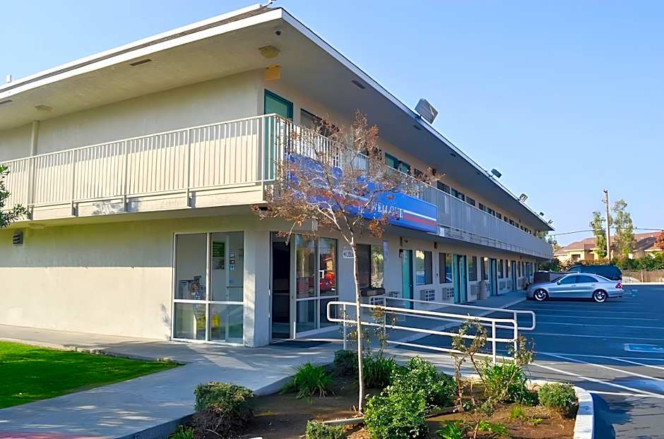 Motel 6-Bakersfield, CA - Airport