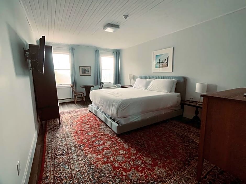 South Landing Inn