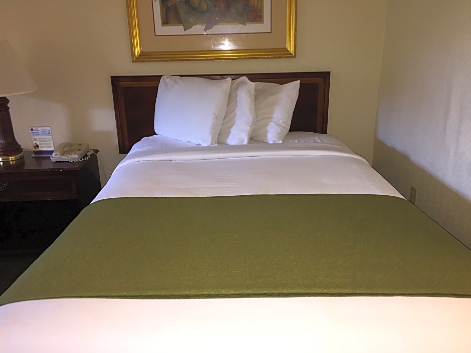 Sawgrass Inn & Conference Center