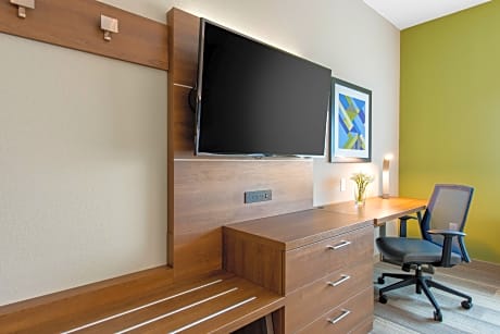 1 King Bed Suite Addl Living Area