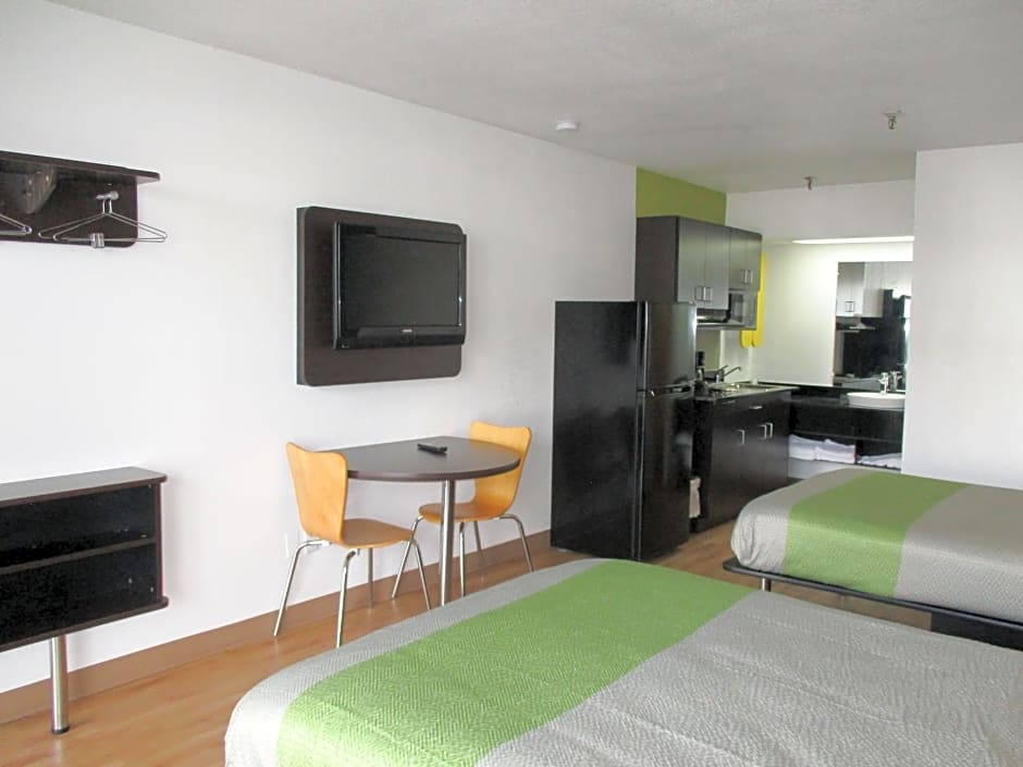 Motel 6 Alexandria - South