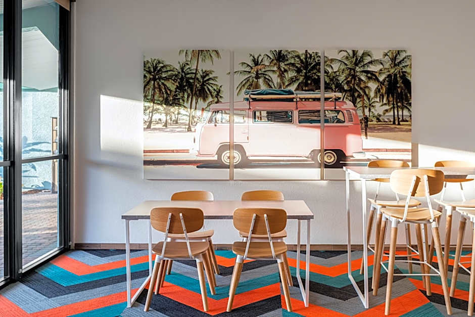 Beachside Hotel and Suites