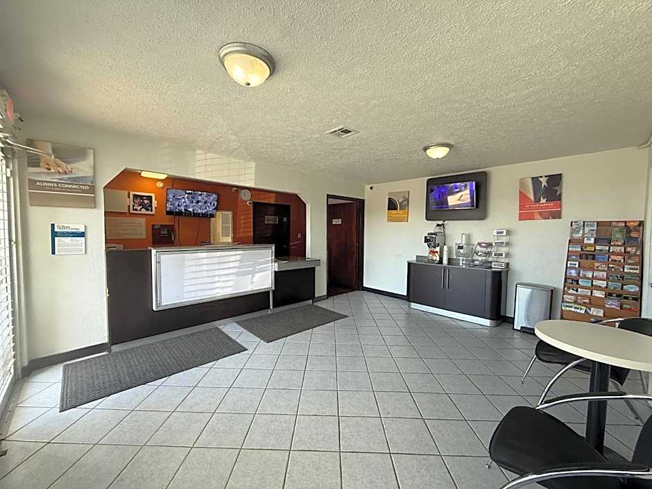 Relax Inn by OYO Columbus OH I 70