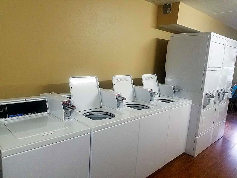 Red Roof Inn & Suites Houston - Hobby Airport