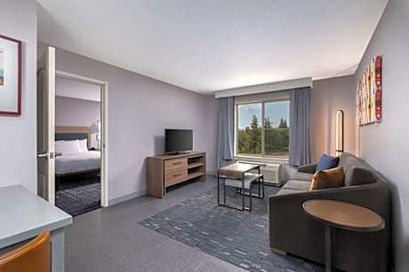 1 King 2 Qn Beds 2 Bdrm 2 Bath Suite Nonsmok