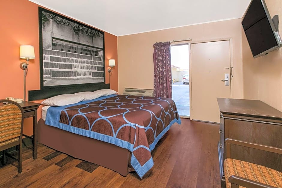 Super 8 by Wyndham Lubbock Civic Center North