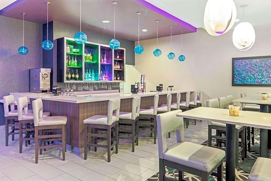 La Quinta Inn & Suites by Wyndham McAllen La Plaza Mall