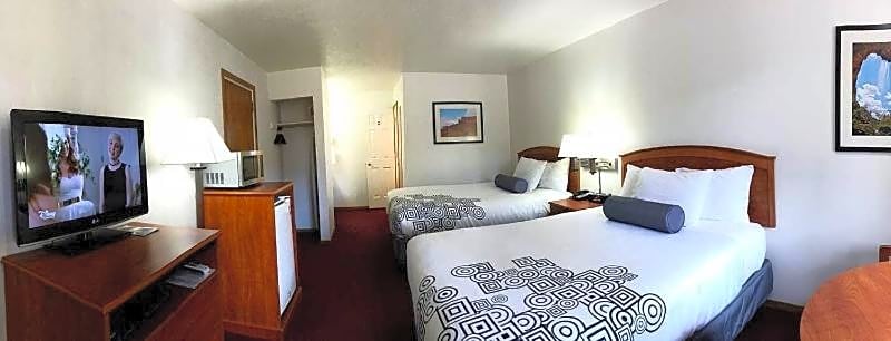 Austin's Chuckwagon Motel