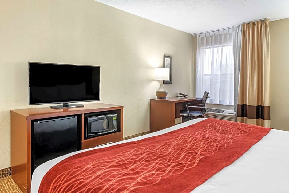 Comfort Inn & Suites Cincinnati Eastgate