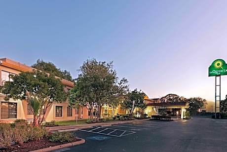 La Quinta Inn & Suites by Wyndham Austin Oltorf