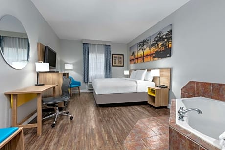 1 King Bed Deluxe Business Room Non-Smoking