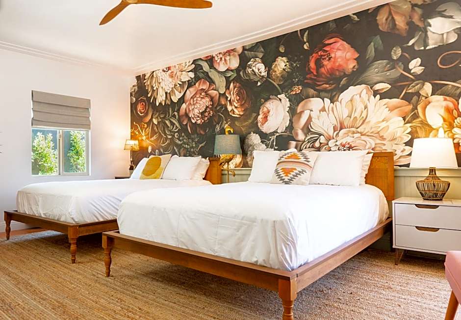 Fleur Noire Hotel