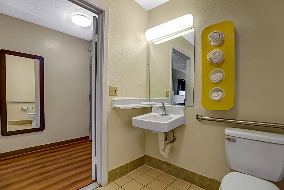 Motel 6-Raleigh, NC - North