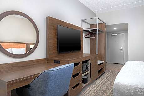 1 King Accessible with Tub