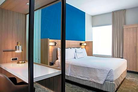 King Suite with Roll-In Shower - Mobility Accessible