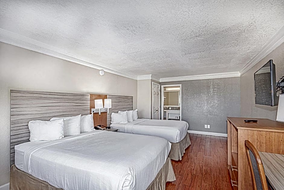 Casa Bella Inn & Suites