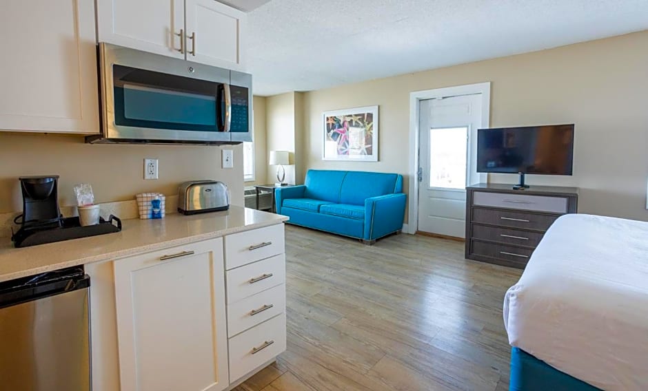 Commander Hotel & Suites